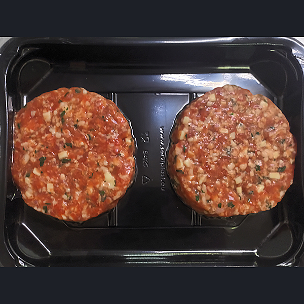 Hamburguesa de carne de cabra con queso y espinacas